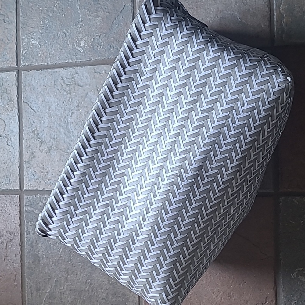 New with tag! Brightroom woven decorative storage basket with handles gray - Picture 3 of 7